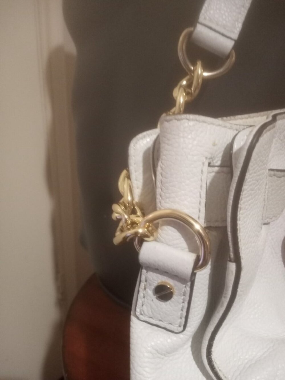 Michael Kors handbag hobo leather Pretty Pink And White . Key Lock Gold Chain - Picture 5 of 14
